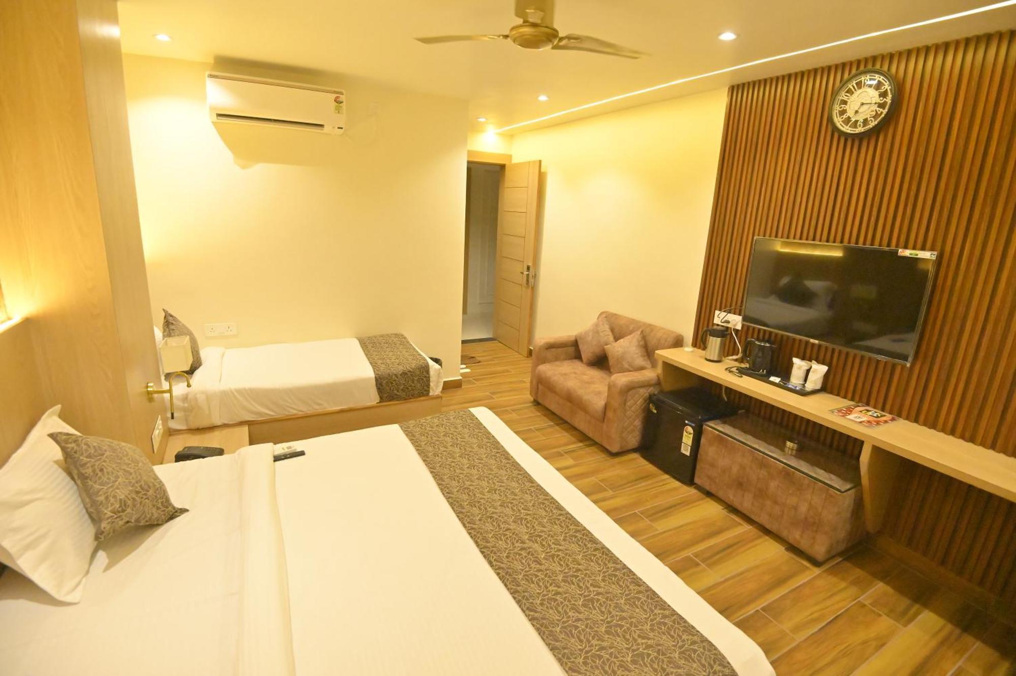 Hotel Jk Palace Prayagraj Ngoại thất bức ảnh