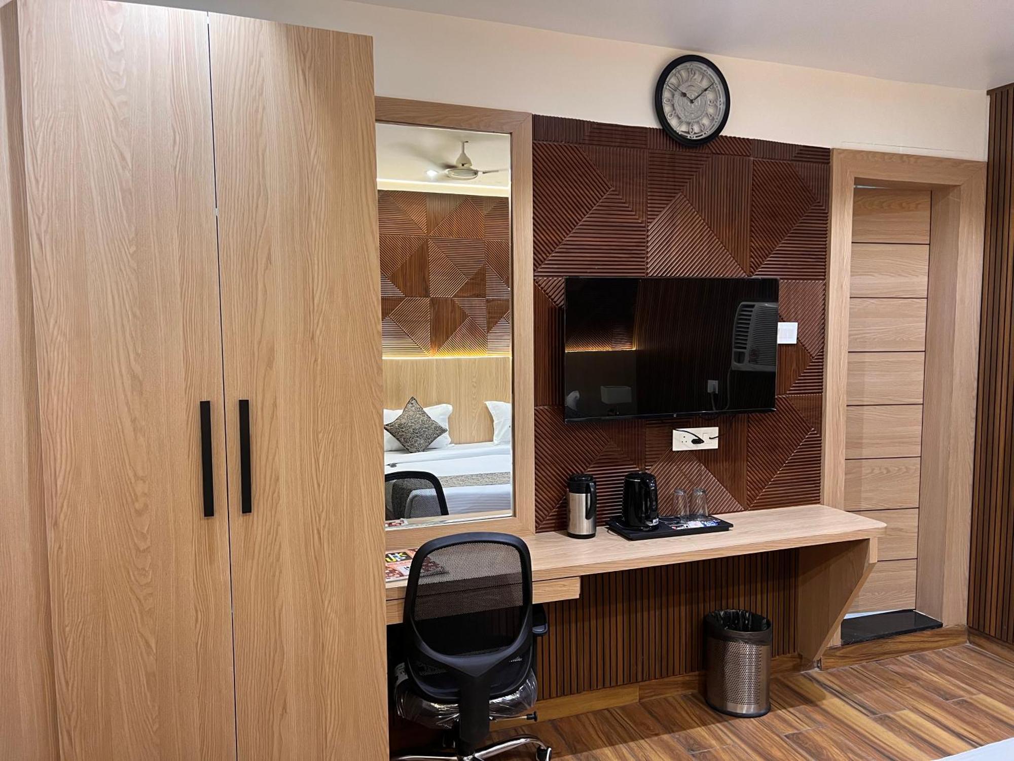 Hotel Jk Palace Prayagraj Ngoại thất bức ảnh