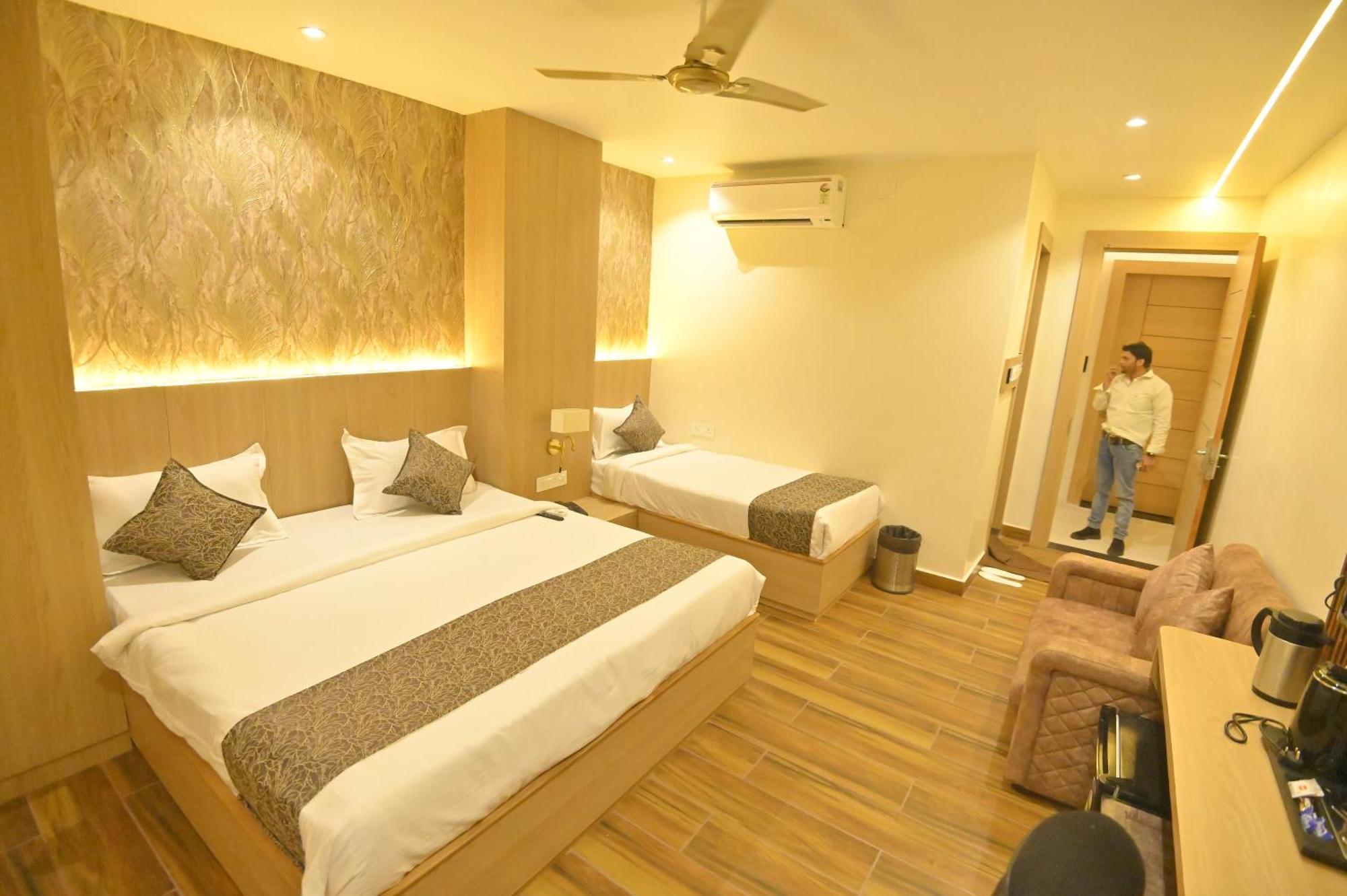 Hotel Jk Palace Prayagraj Ngoại thất bức ảnh