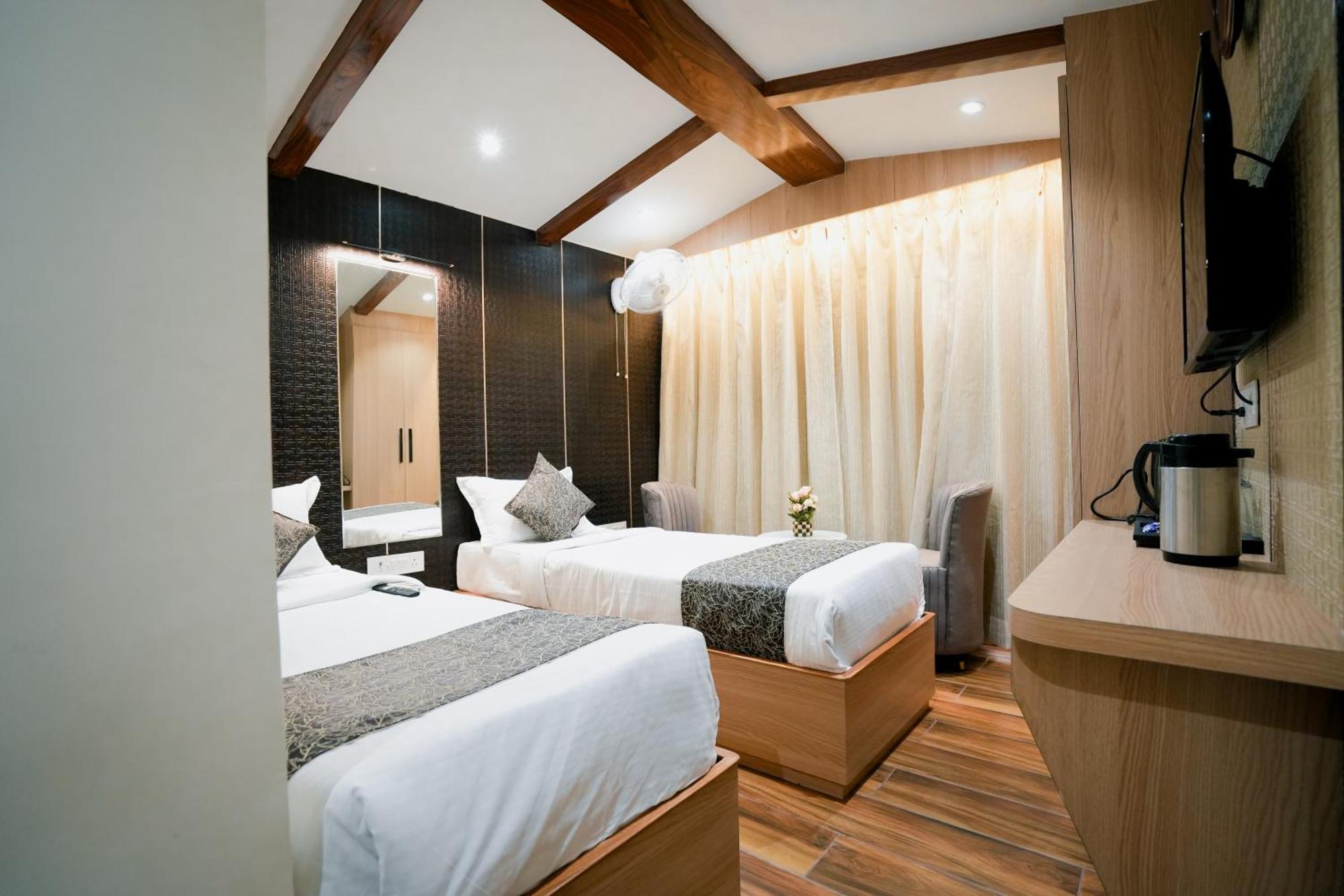 Hotel Jk Palace Prayagraj Ngoại thất bức ảnh