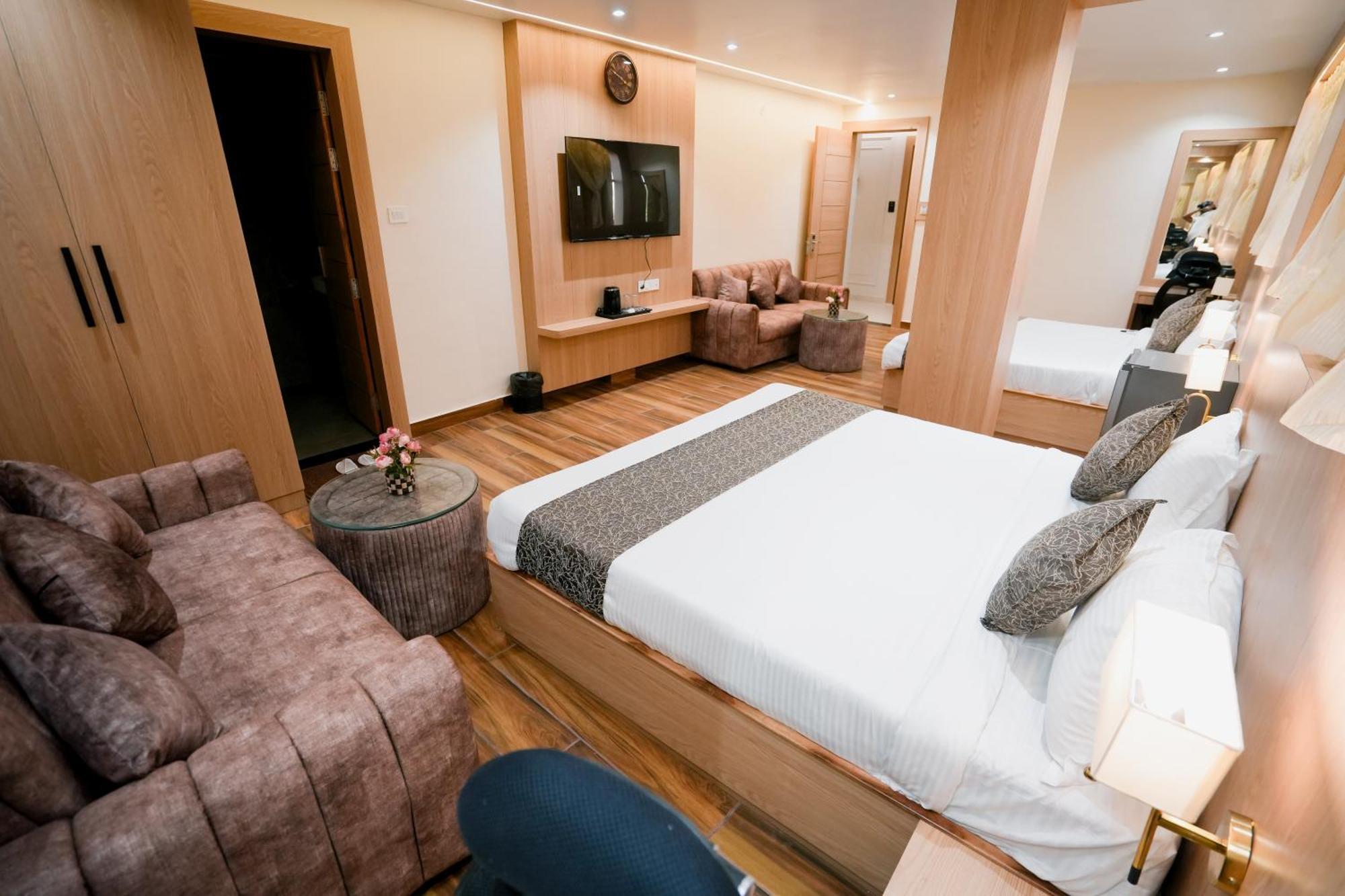 Hotel Jk Palace Prayagraj Ngoại thất bức ảnh